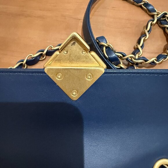 Chanel CC Diamond Lock Flap Bag Quilted Lambskin Mini - Picture 9 of 15